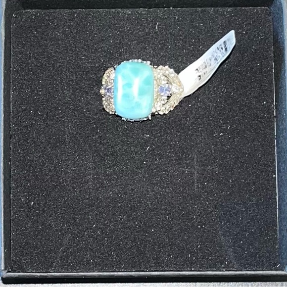 Elegant Silver and Blue Gemstone Ring - Picture 2 of 4